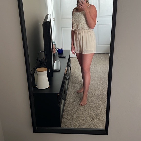 Cream romper - Picture 3 of 3